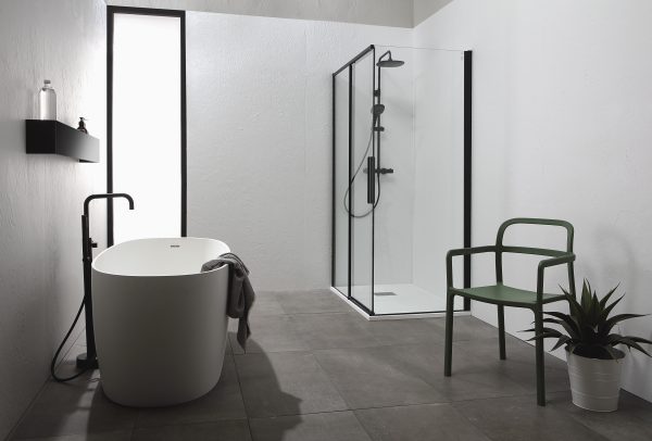 sfeerbeeld van een minimalistische en moderne badkamerstijl